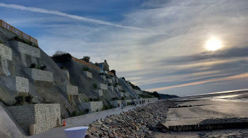 Un chantier hors norme pour stopper le recul de la falaise