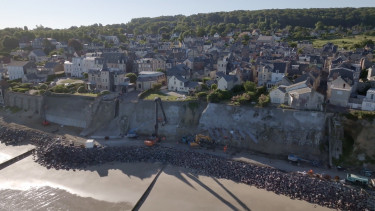 Un chantier hors norme pour stopper le recul de la falaise
